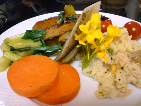 ポテトコーンツナサラダ・蒸し野菜 with タヒニドレッシング・小松菜&大根とさつま揚げのピリカラ炒め